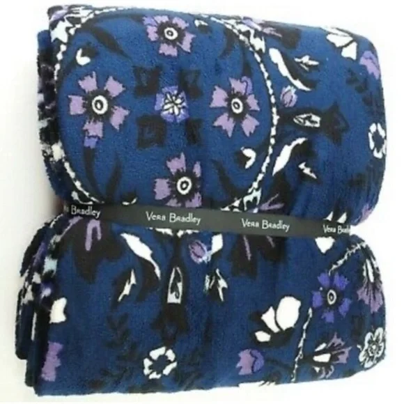 Vera Bradley Fleur Medallion Plush Throw Blanket 80”x50” BRAND NEW - Picture 2 of 4